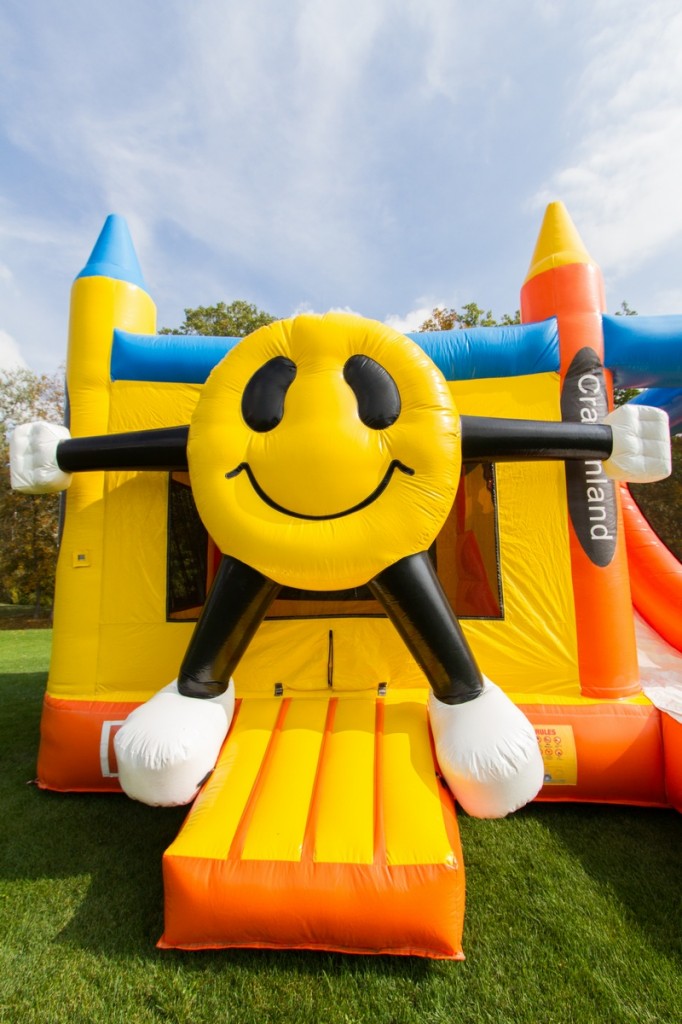 Smiley Crayon 4 In 1 Combo Air Bounce Inflatables And Party Rentals In Hamilton Burlington 0550